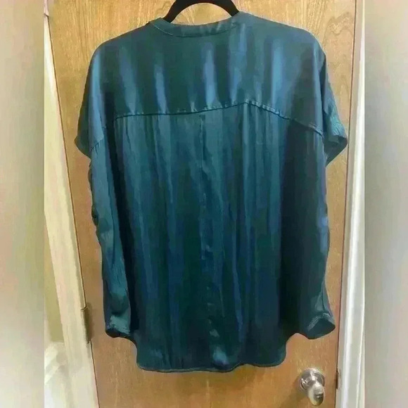 Old Navy Satin Feel Half Button Short Sleeve Forest Green Bluish Blouse Size XL - Picture 2 of 7